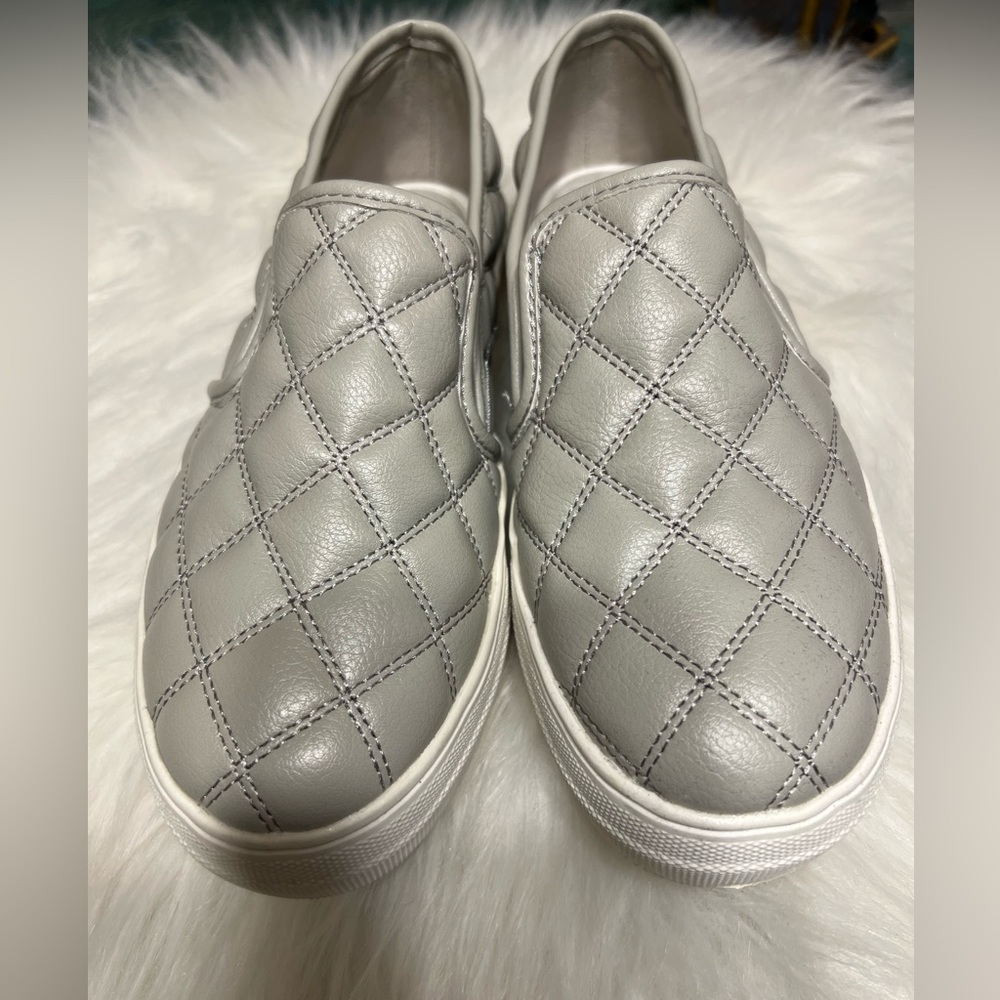Women’s Gray and White slip on shoe, excellent condition, size 6.5